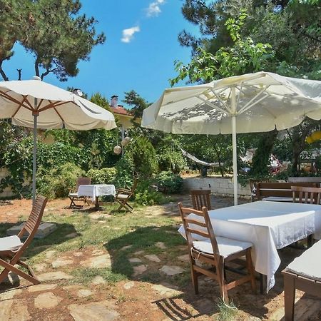 Отель Mavi Pension Айвалык Экстерьер фото