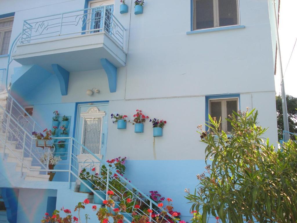 Отель Mavi Pension Айвалык Экстерьер фото