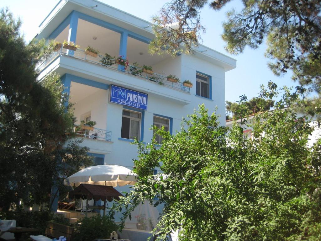 Отель Mavi Pension Айвалык Экстерьер фото