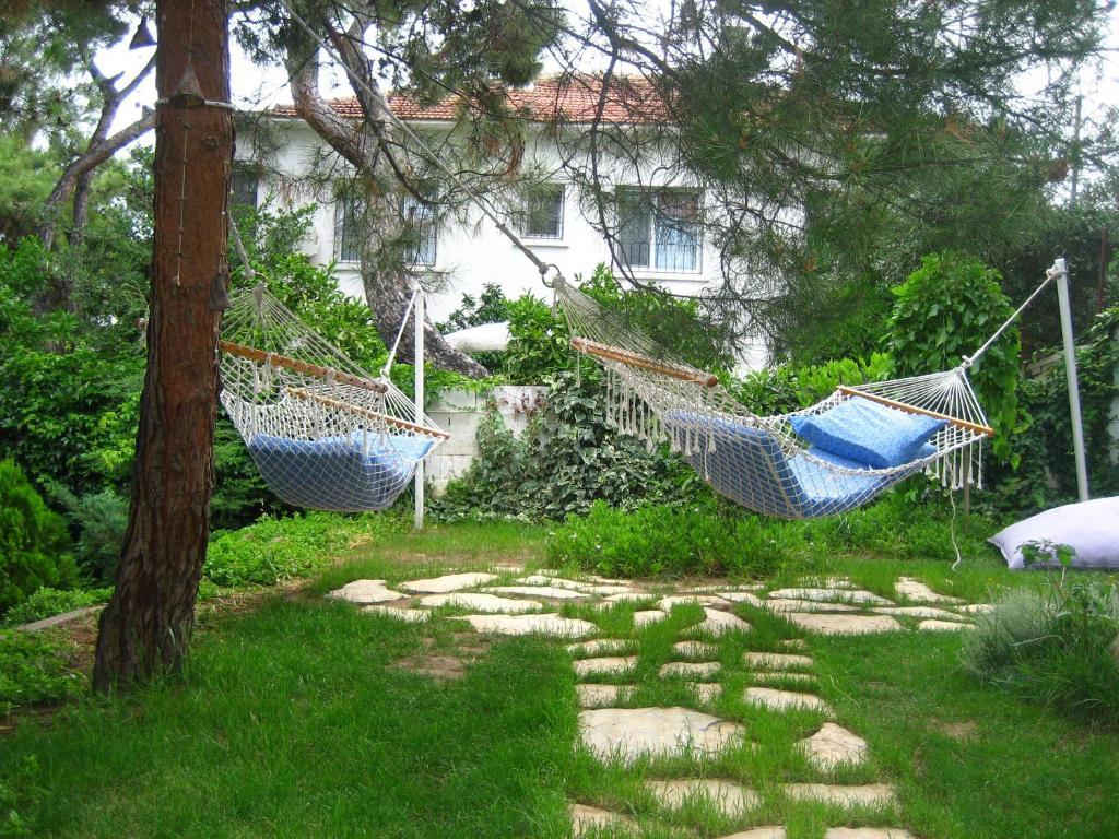 Отель Mavi Pension Айвалык Экстерьер фото