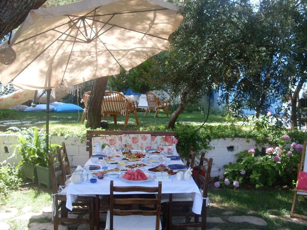 Отель Mavi Pension Айвалык Номер фото