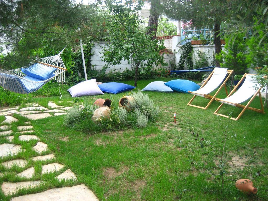Отель Mavi Pension Айвалык Экстерьер фото