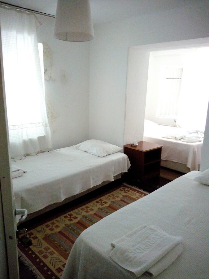 Отель Mavi Pension Айвалык Экстерьер фото