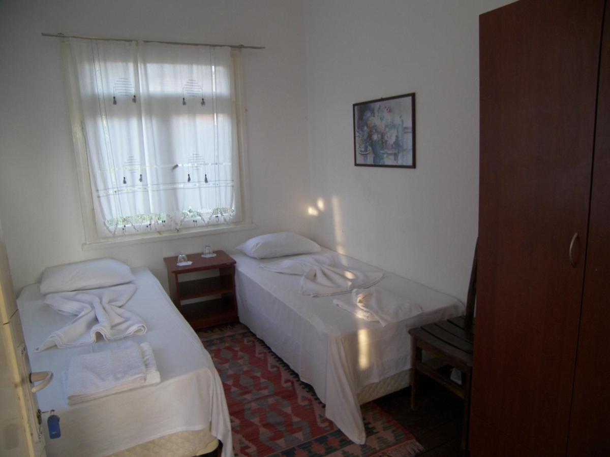 Отель Mavi Pension Айвалык Номер фото